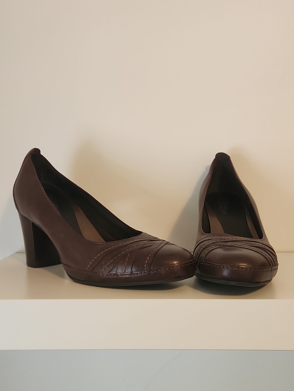 Clarks Artisan Brown Leather Block Heel Pumps - Size 10M (Style 87512)